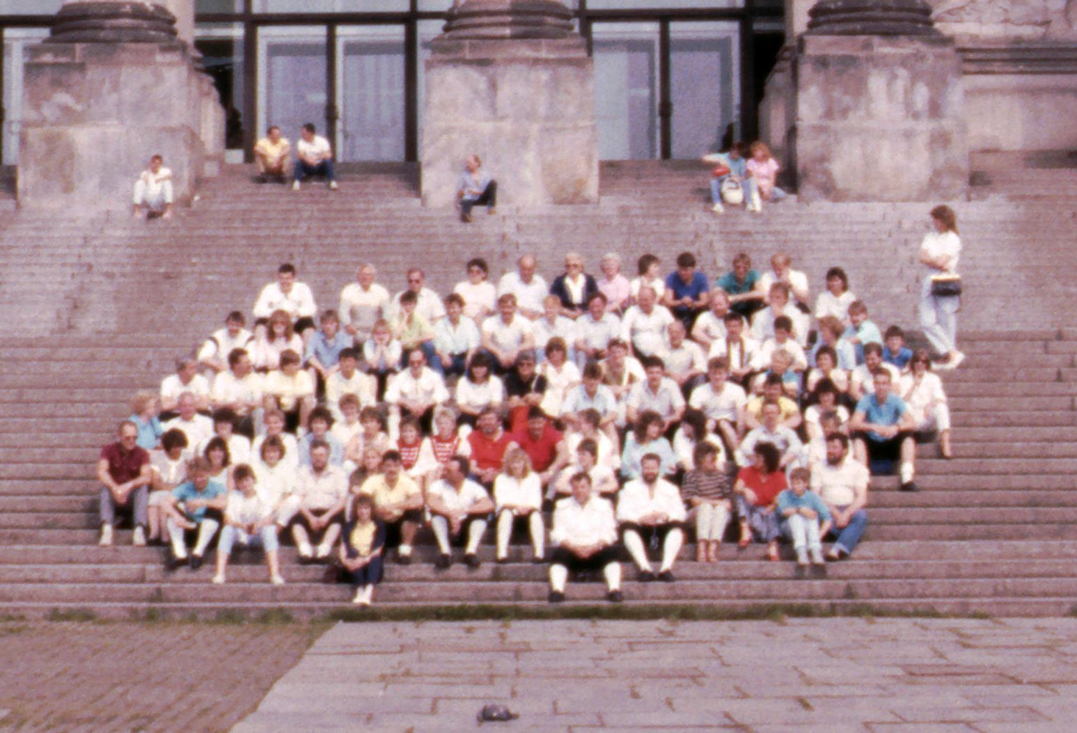 Gruppenbild am Reichstagsgebäude